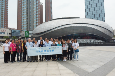 澳門(mén)百貨業(yè)職工會(huì)交流團(tuán)林婉珊團(tuán)長(zhǎng)一行到河源市商業(yè)中心參觀交流