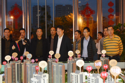 江西省國土資源執法監察總隊領導一行到河源市商業中心調研